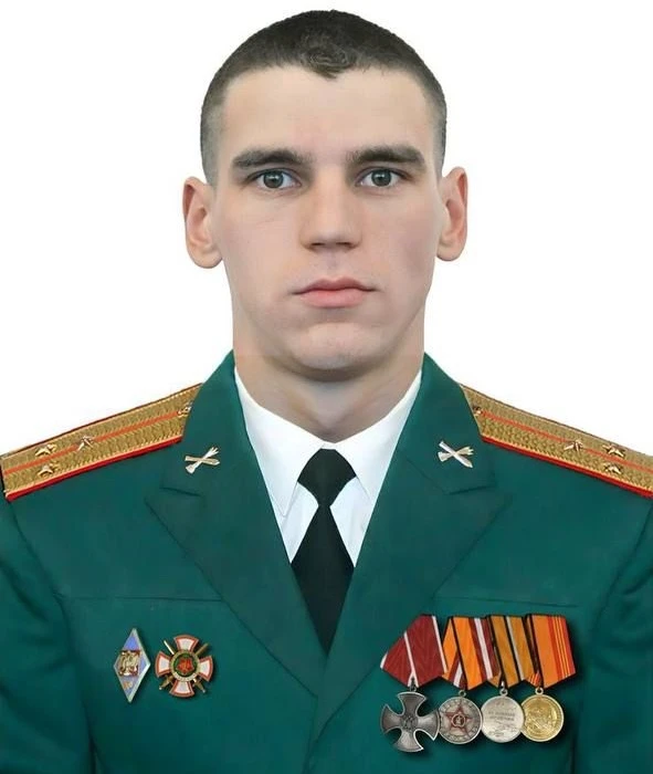 В Брянской области открыли мемориальную доску погибшему в ходе СВО офицеру Григорию Щелкунову