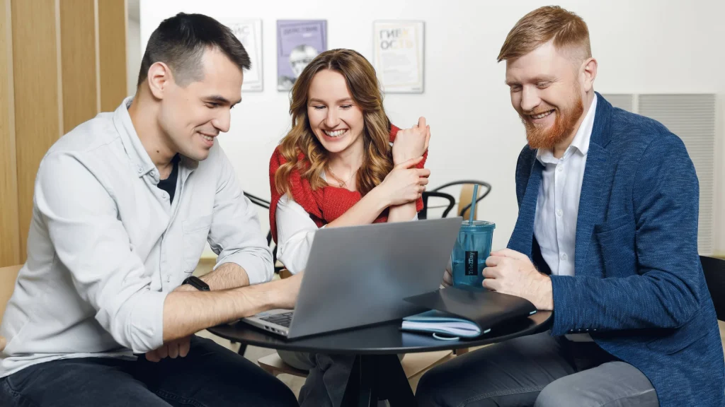 Tele2 снова лучшая среди мобильных операторов по версии Headhunter