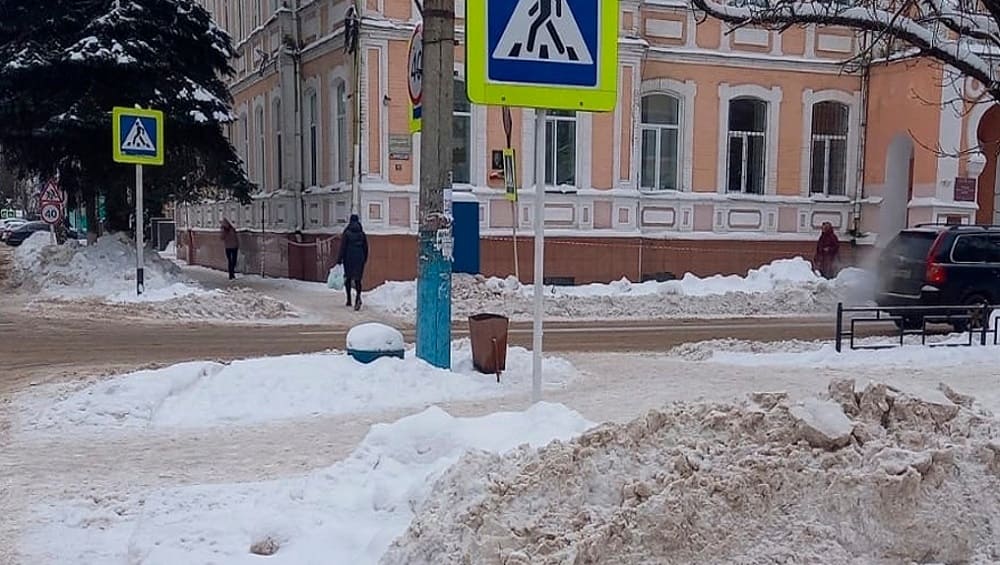 В Трубчевске чиновника райнной администрации оштрафовали за снег на дорогах