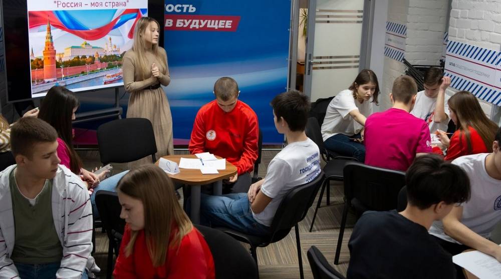 В Штабе общественной поддержки Брянской области провели викторину «Россия-моя страна»