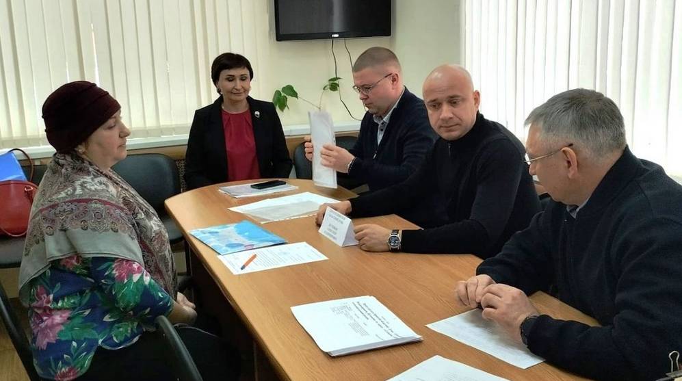 Брянский депутат помог жителям деревни благоустроить спортивно-игровую площадку