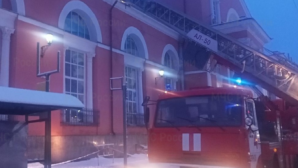 Из здания железнодорожного вокзала Брянск – I из-за пожара эвакуировали 50 человек