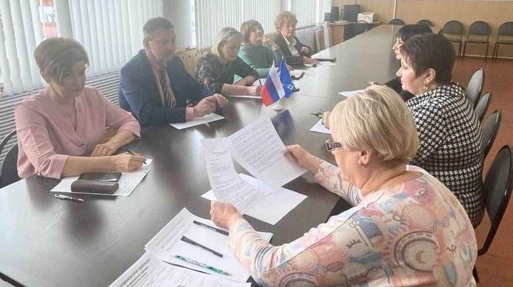 В Карачевском местном отделении партии «Единая Россия» состоялся круглый стол «Социальная поддержка населения»