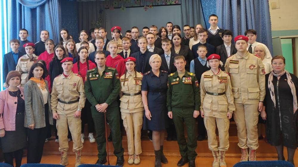 «Классную встречу» с брянскими защитниками Отечества организовали в Кокинской школе