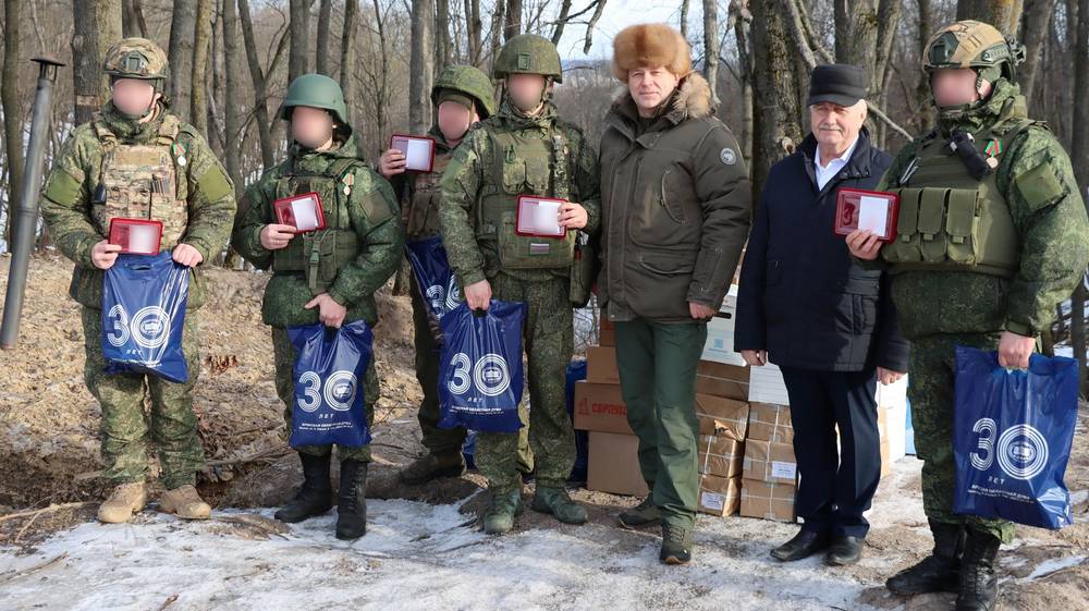 Валентин Суббот поздравил военнослужащих с наступающим Днем защитника Отечества
