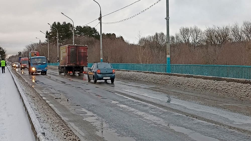 В Брянске за разбитую дорогу на улице Бурова комитет ЖКХ оштрафовали на 100000 рублей