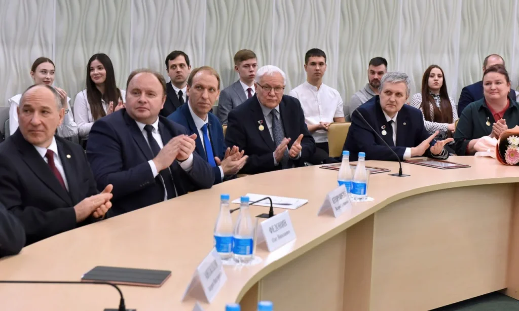 Брянский губернатор Александр Богомаз поздравил ученых с Днем российской науки