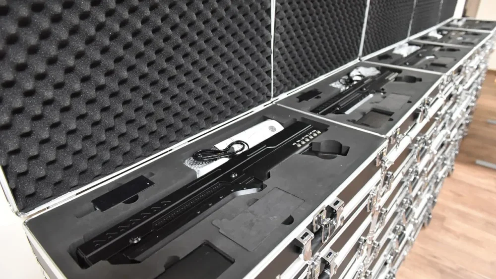 Брянский губернатор передал пограничникам антидроновые ружья и радиостанции