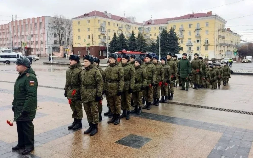 В Брянске представители военного центра приняли участие в торжественных мероприятиях
