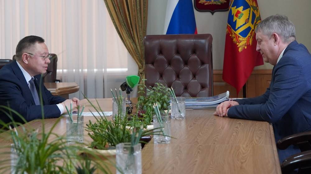 Брянский губернатор Богомаз и министр Файзуллин обсудили строительный комплекс