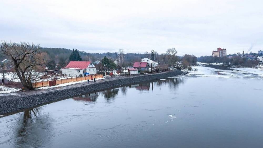 В Брянске после суда укрепили обрушившийся берег Десны на Нижне-Заречной