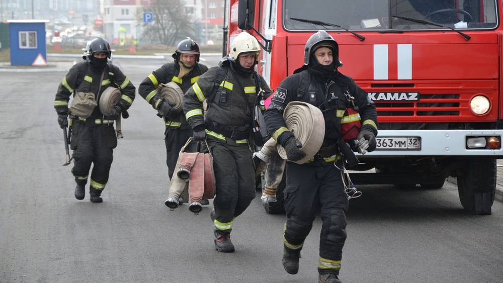 В Брянске во Дворце единоборств провели пожарно-тактические учения