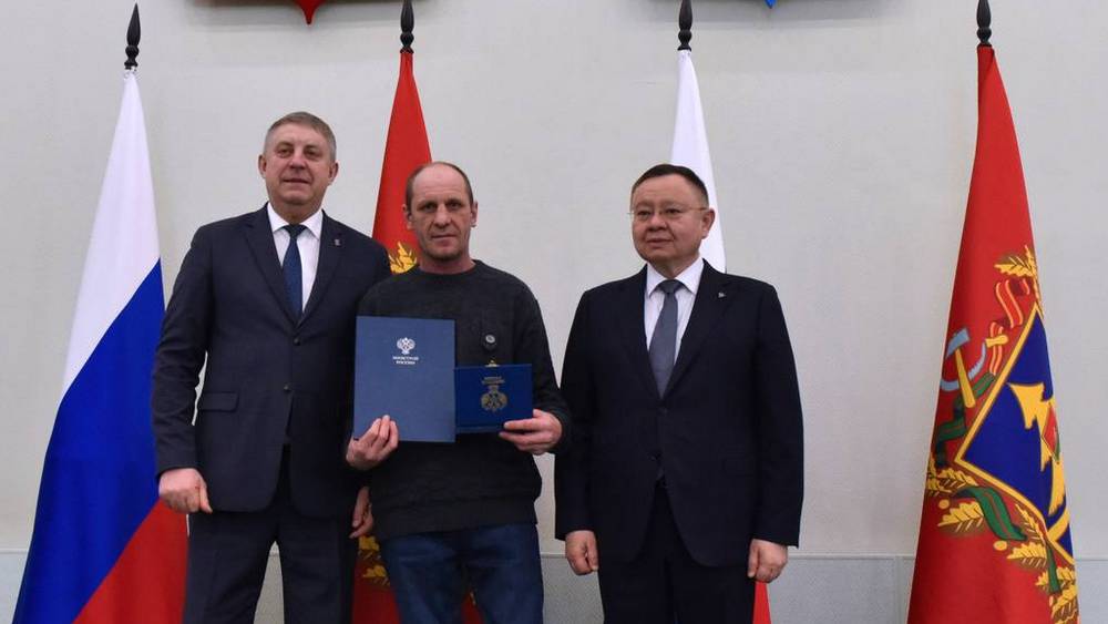 Министр Ирек Файзуллин вручил награды брянским строителям