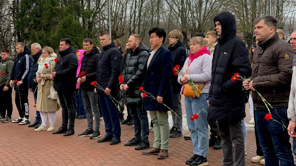 В Брянске появился стихийный мемориал, посвященный погибшим в «Крокусе»