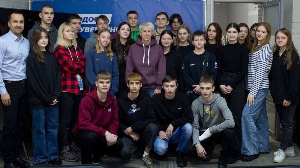 В Штабе общественной поддержки Брянской области состоялась встреча с олимпийской чемпионкой Ларисой Куркиной