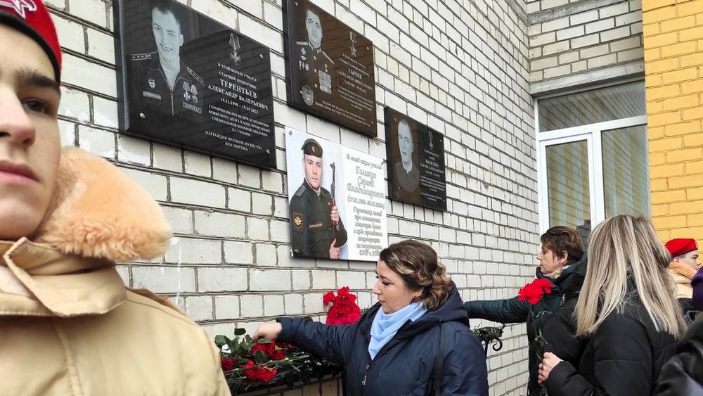 В Клетне Брянской области увековечили память троих героев СВО