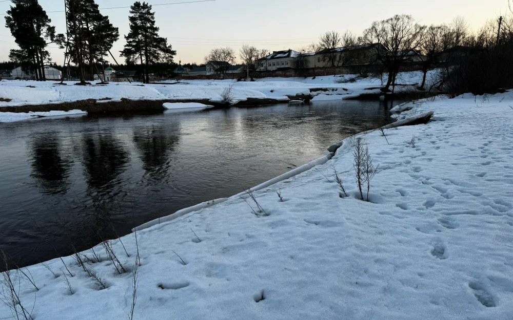 Спасатели попросили жителей Брянской области не выходить на лед