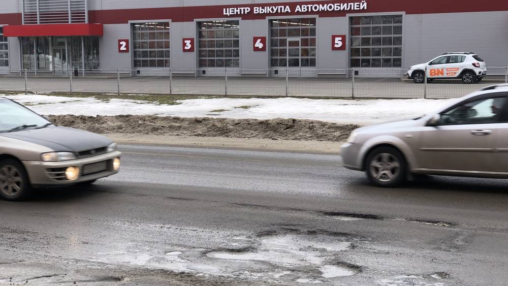 Выяснилась причина разрушения части дороги на улице Романа Брянского