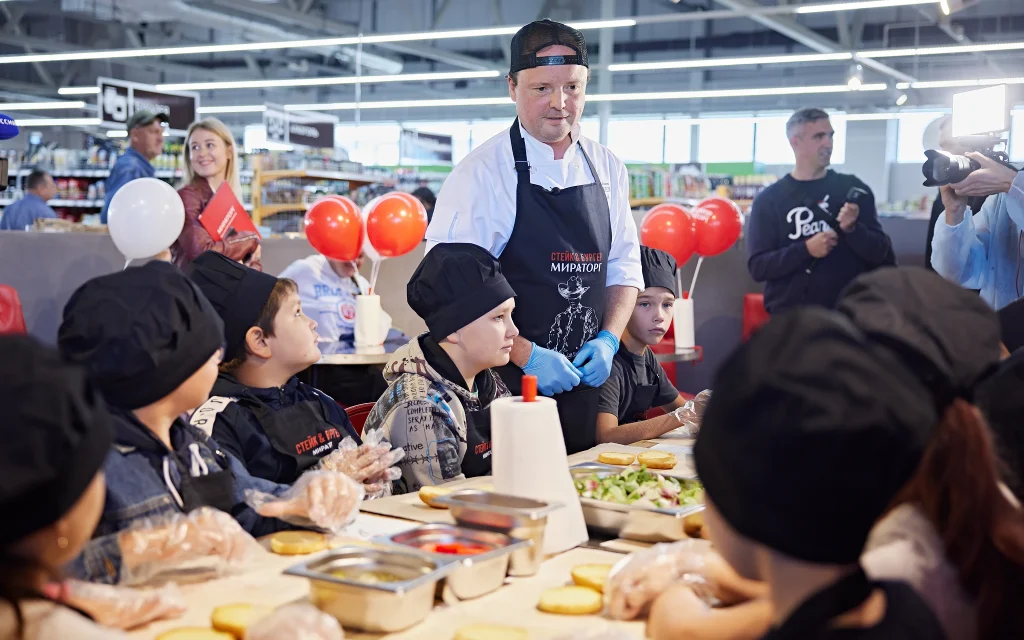Поход в бургерную  — дело семейное: постоянная акция от «Мираторга»
