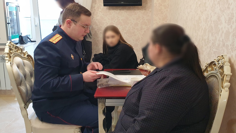 В Брянске судебного пристава отправили под арест за аферы на 1,4 млн рублей