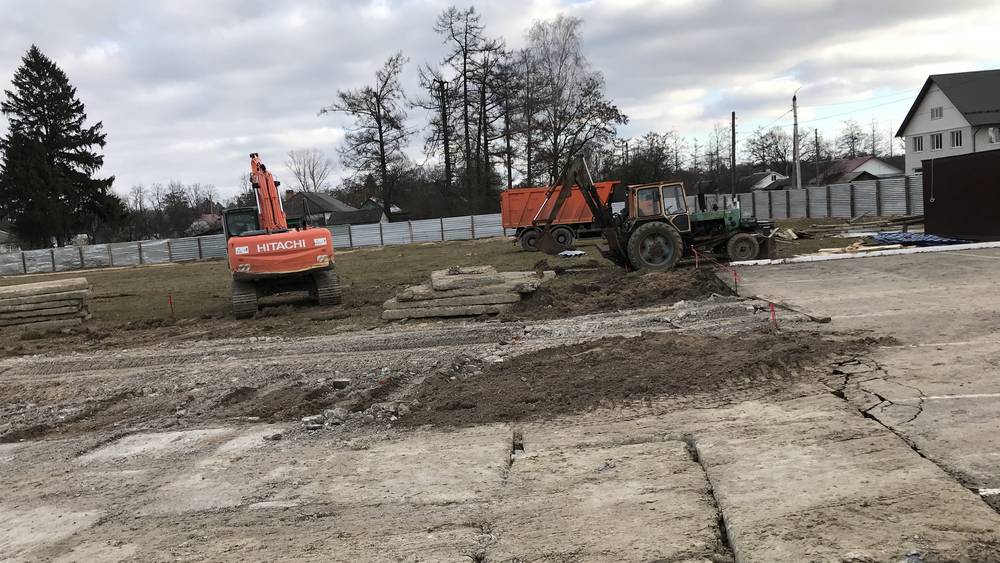 В Локте начали строить опорные стены спортивно-оздоровительного комплекса