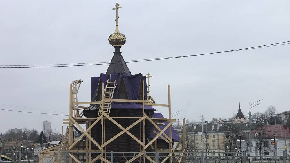Спасо-Покровская часовня на набережной Брянска стала фиолетовой