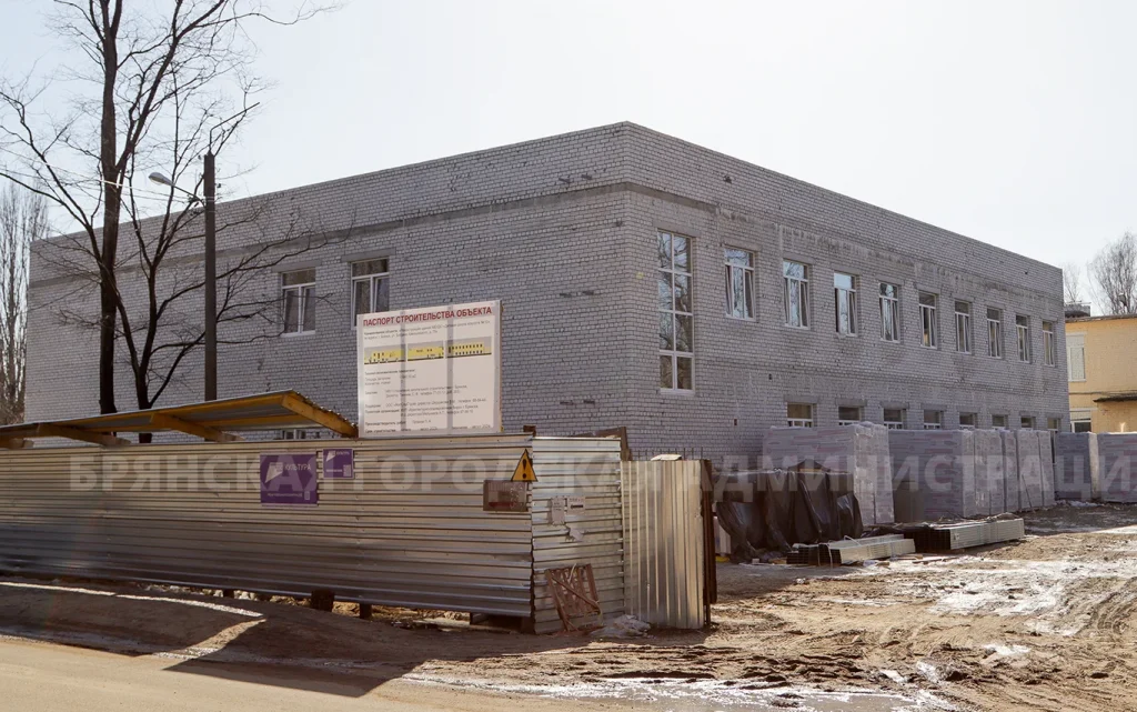 В Брянске строители начнут внутреннюю отделку в пристройке к детской школе искусств № 10