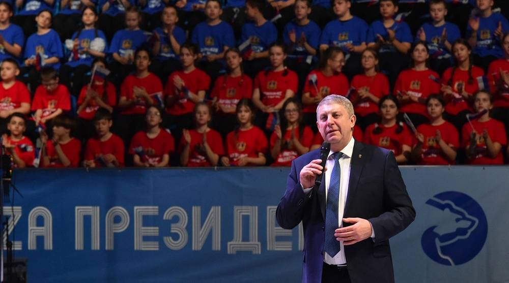 В Брянске состоялся митинг-концерт «Россия, Крым, Севастополь. 10 лет в родной гавани»