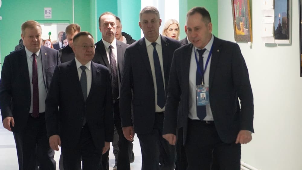 В Брянске министр строительства и ЖКХ Ирек Файзуллин посетил Дворец единоборств