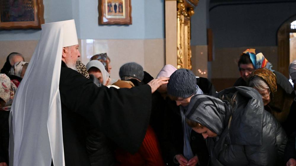 В канун Недели сыропустной митрополит Александр совершил Всенощное бдение в Брянском кафедральном соборе