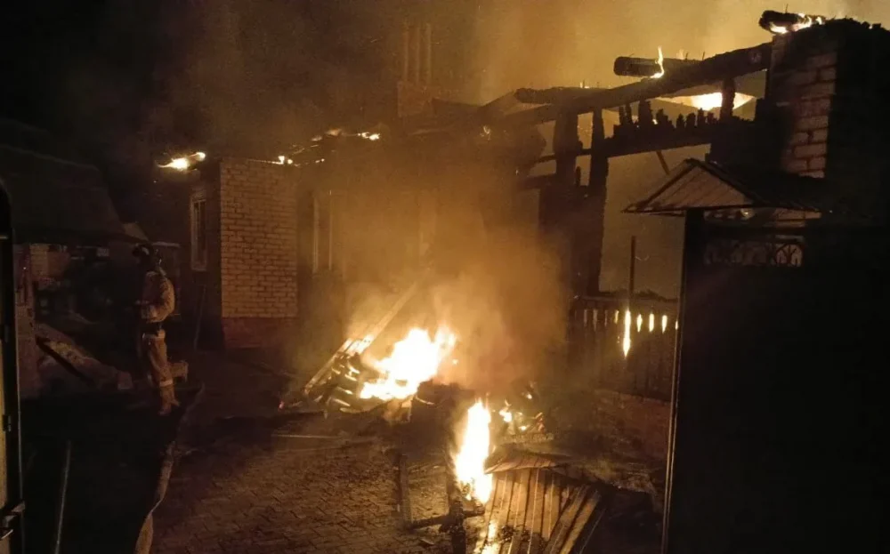 Пожар в Клинцах Брянской области унес жизни мужчины и женщины
