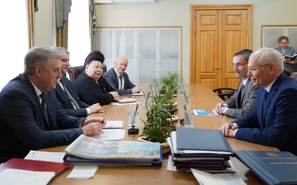 Брянский губернатор встретился с начальником ГУ Банка России по ЦФО