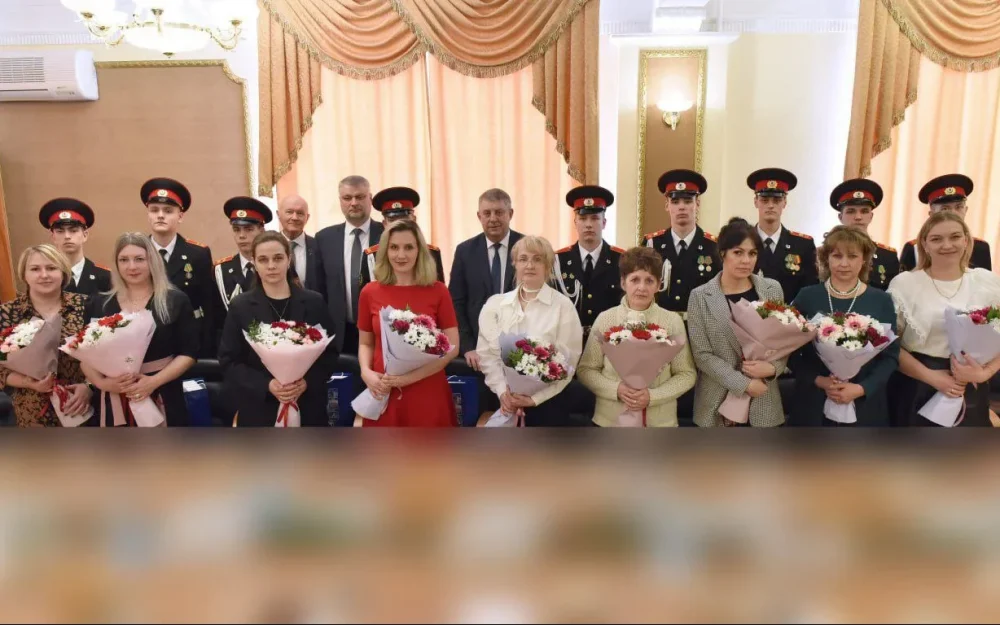 Брянский губернатор поздравил с 8 Марта матерей и жен участников спецоперации