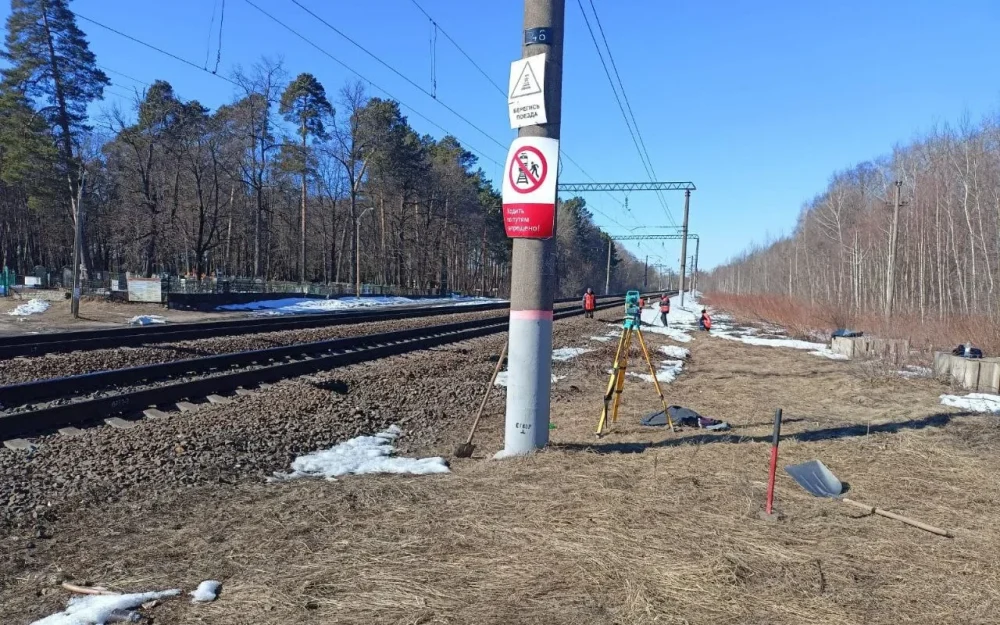 В поселке Радица-Крыловка Брянска сделали временную платформу на железной дороге