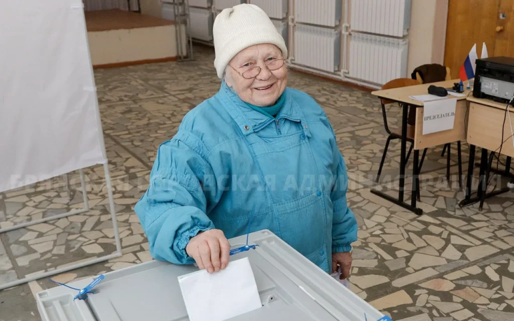 «Идут подъездами»: в Брянске прокомментировали явку на президентских выборах