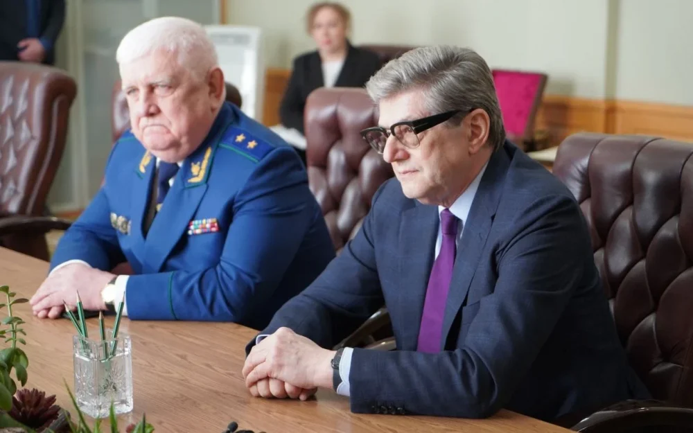 Брянский губернатор встретился с Заслуженным юристом РоссииАлександром Звягинцевым