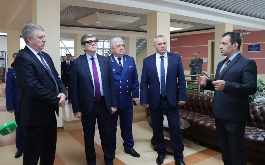 Брянский губернатор встретился с Заслуженным юристом России Александром Звягинцевым