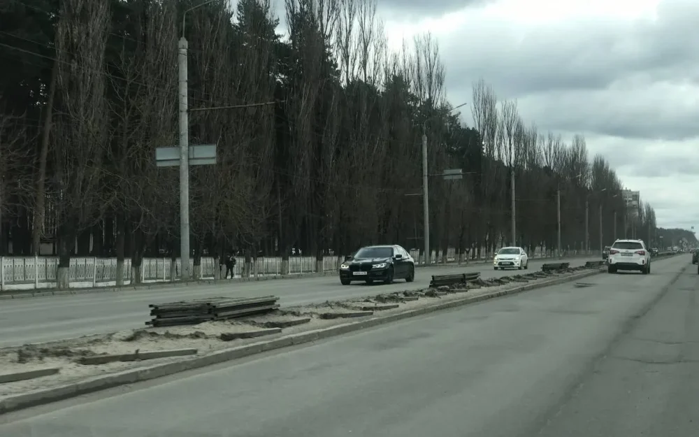 В Брянске убрали разделительный забор на проспекте Московском