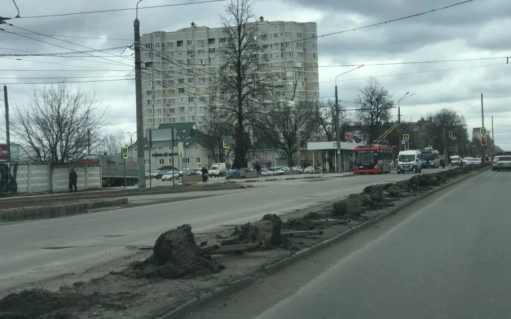 В Брянске убрали разделительный забор на проспекте Московском