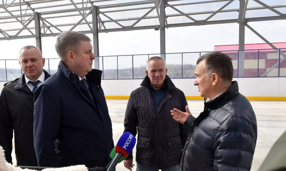 Брянский губернатор осмотрел стройку жилого комплекса в Журиничах