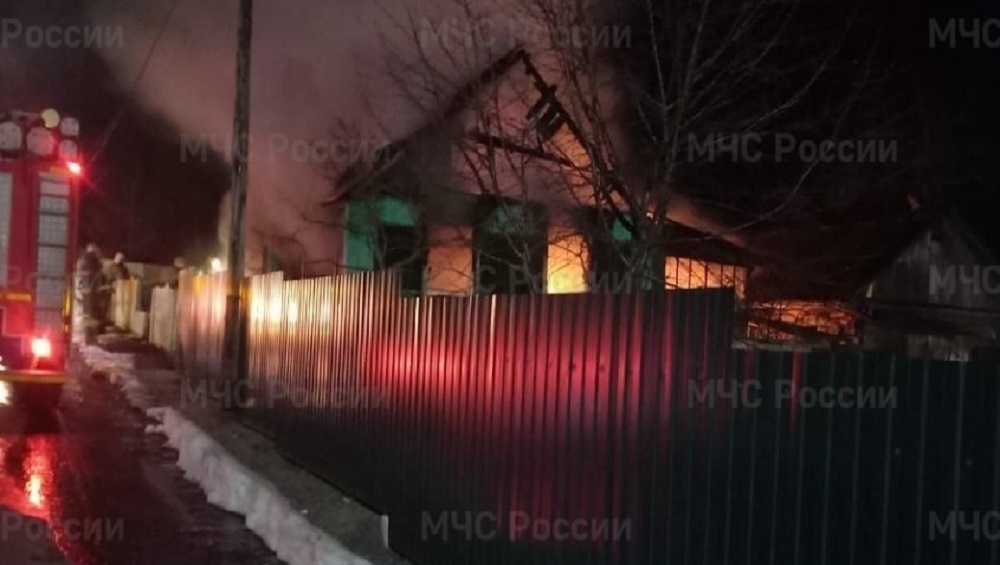 В Выгоничах Брянской области при ночном пожаре погибли мужчина и женщина