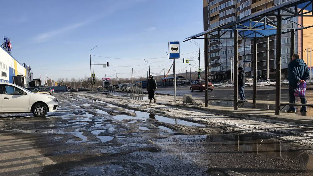 Брянским миллиардерам выдадут совковые лопаты и метлы для уборки города