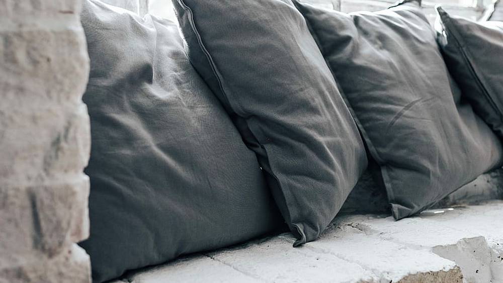 В Брянске продавец постельного белья украл у пенсионера 895 тысяч рублей