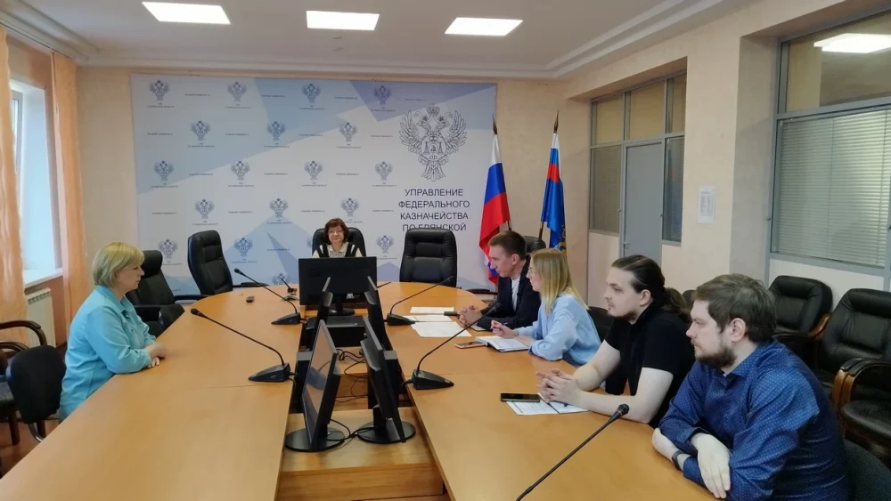 В Брянске казначеи провели «секретное» совещание и обсудили ПУР ГИИС ЭБ