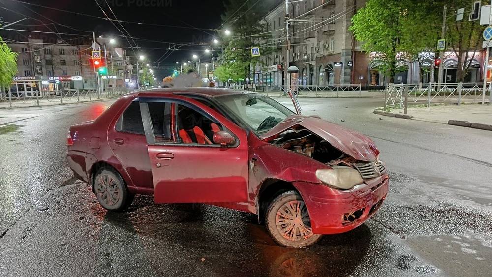 В Бежицком районе Брянска разбились два легковых автомобиля