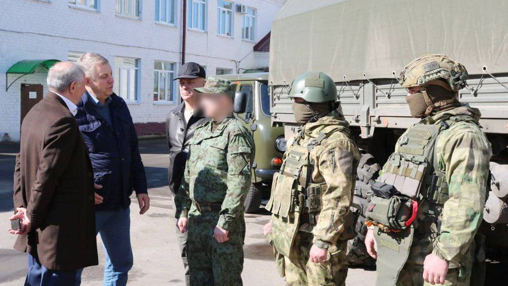 Брянский губернатор Богомаз передал спецоборудование военнослужащим