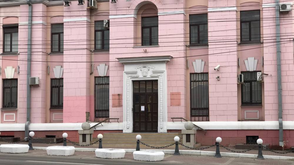 В Брянске сняли вывески со старого здания УМВД на проспекте Ленина