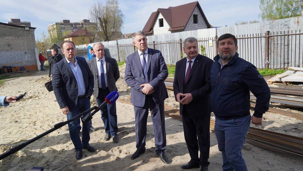Брянский губернатор Богомаз оценил ход работ на крупных стройках
