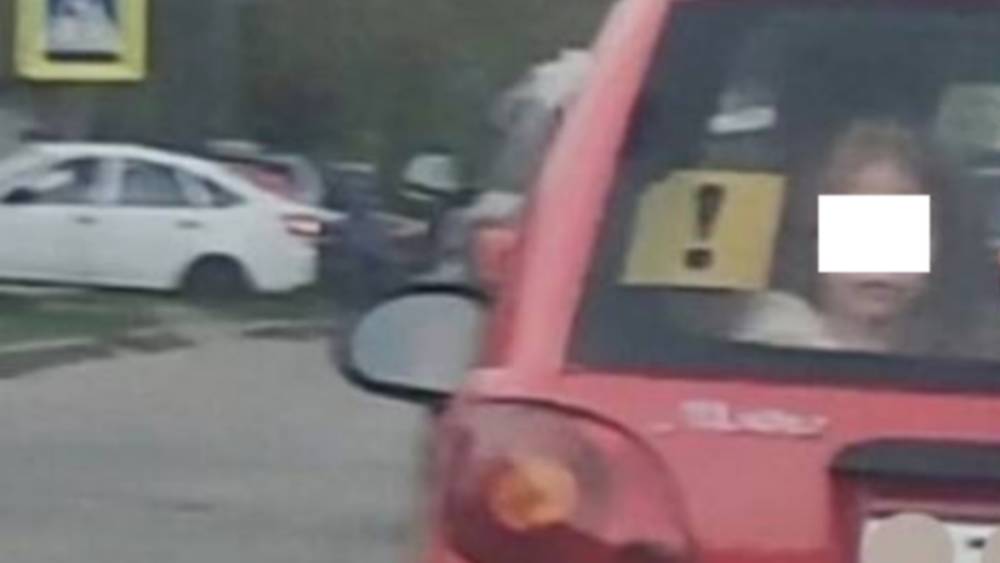 В Брянске водителя автомобиля оштрафовали за перевозку ребенка в багажнике