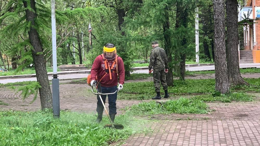 В Брянске 3,5 тысячи горожан вышли на субботник и убрали горы мусора